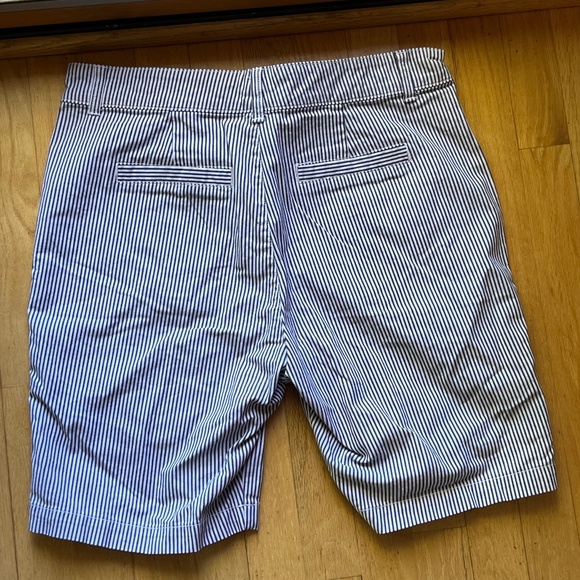 GAP Shorts NWOT Sz 10 Pin Stripe - Picture 2 of 4